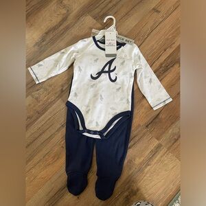 Atlanta Braves Baby Bodysuit and Pants Set with match hat.